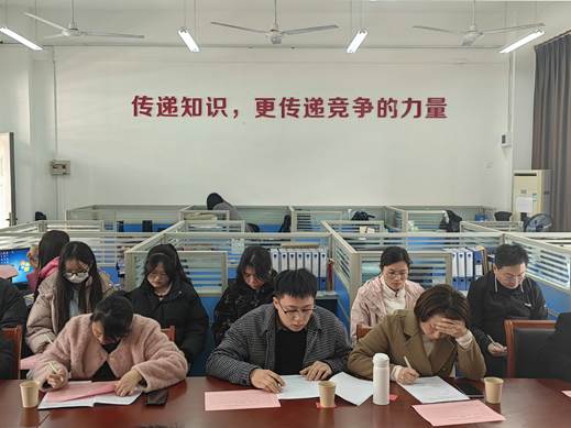 支部书记做现场汇报