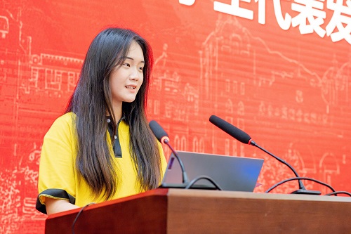 学生代表发言.jpg