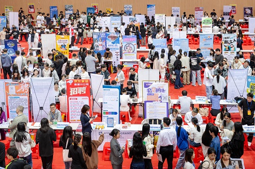 招聘会现场2.jpg