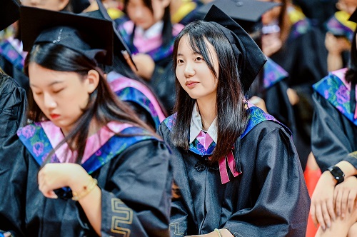 典礼上的毕业生4.jpg